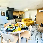 Brisamar Penthouse * كانديلاريا